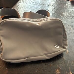 lululemon Belt Bag in Silver/Gray